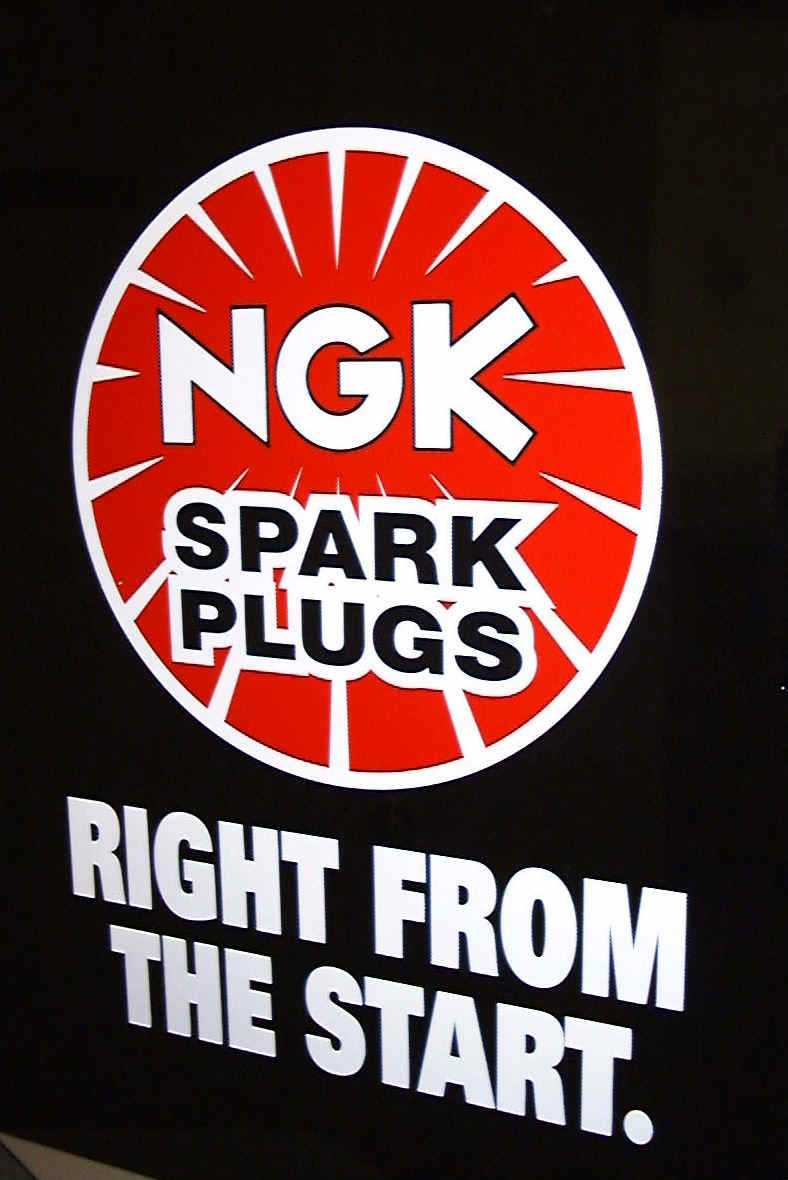 plugbox.JPG (135964 bytes)